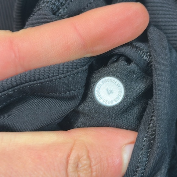 Lululemon Ribbed Contoured High-Rise Short 8" Black - Picture 4 of 6